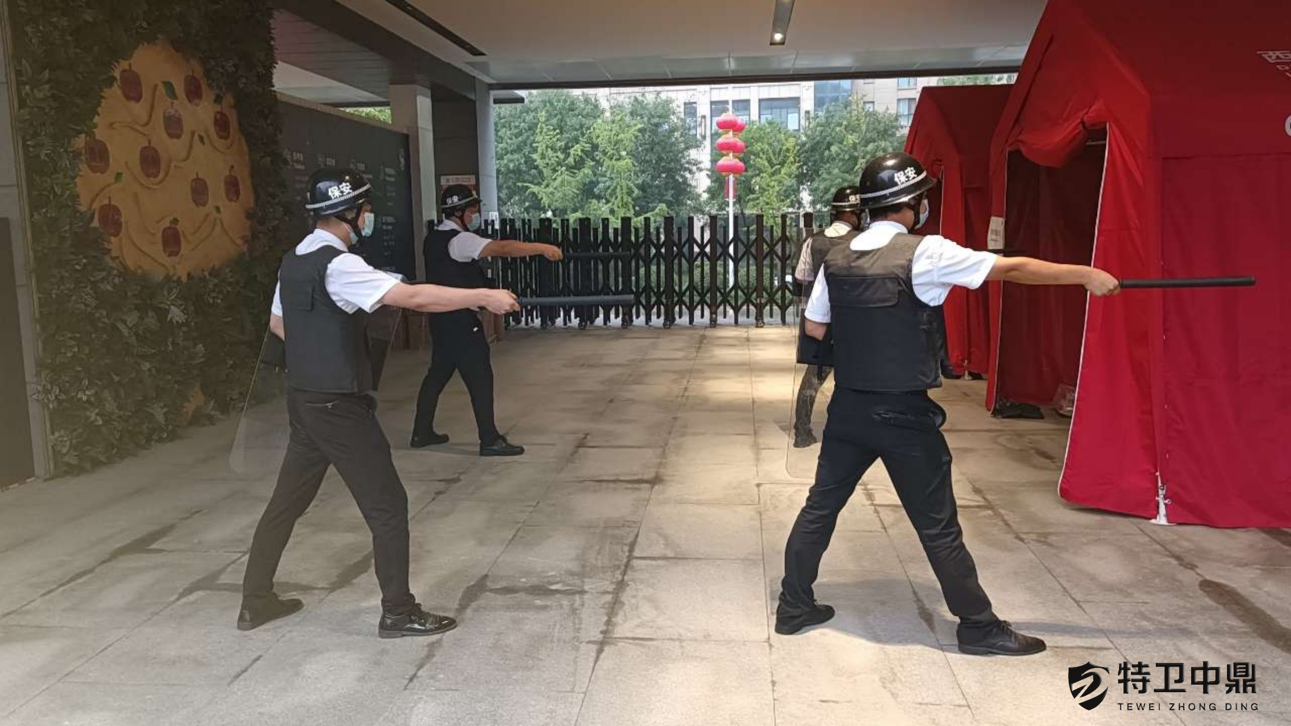 北京德闳学校项目组进行警棍盾牌术训练插图3